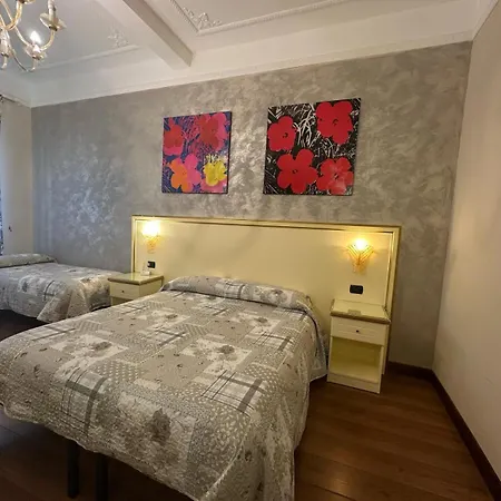 Termini Station Holidays 罗马